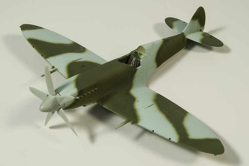 Taller: Spitfire Mk.XIVc, Academy 1/72, Pintura (1), por Rubén Cuevas