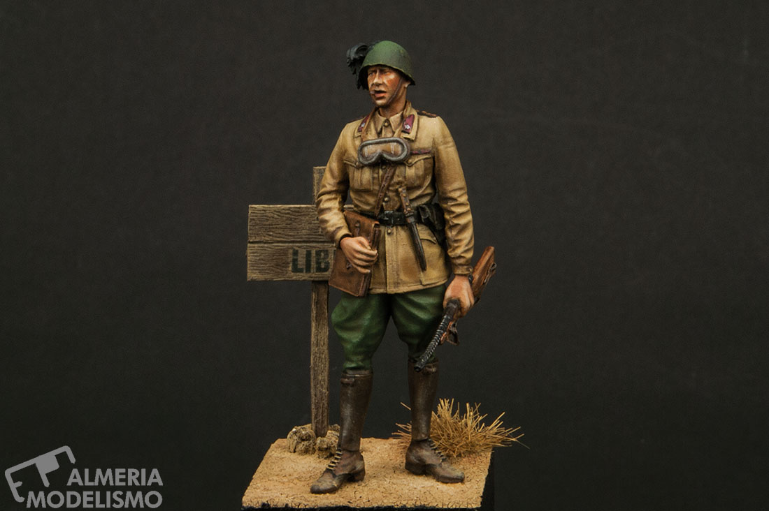 Galería: WWII Ufficiale Bersaglieri 1941, Royal Model 1/35, por Francisco Herrada